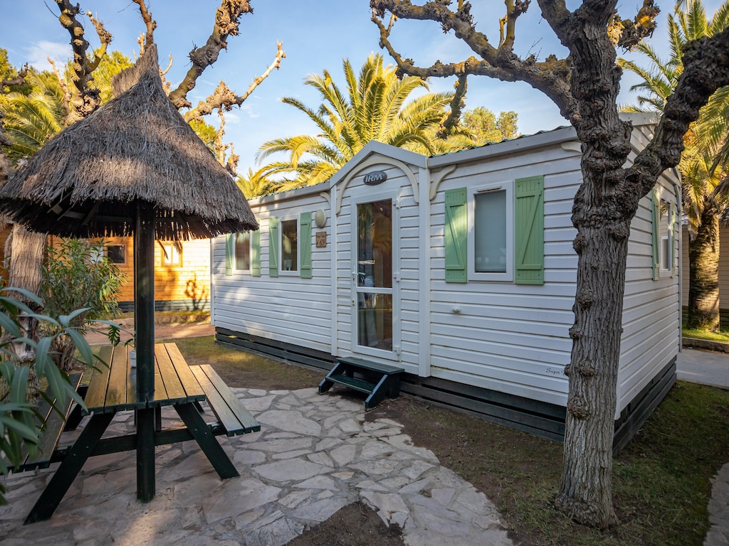 Cottage in Tarragona met Privéstrand
