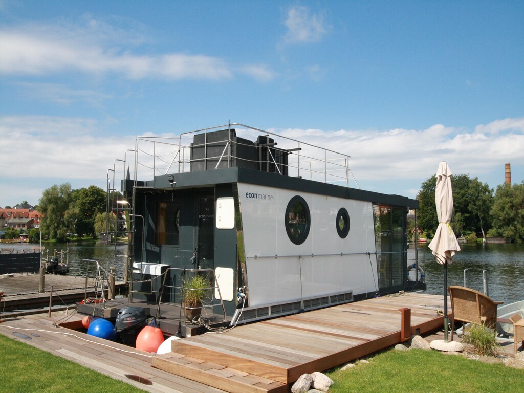 Woonboot in Malchow aan het Malchower Meer