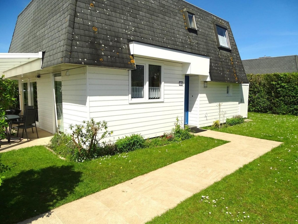 Charmantes Ferienhaus im Seestern-Stil für 6 Personen nahe Breskens, mit überdachter Terrasse, umzäuntem Garten und Kaminofen.