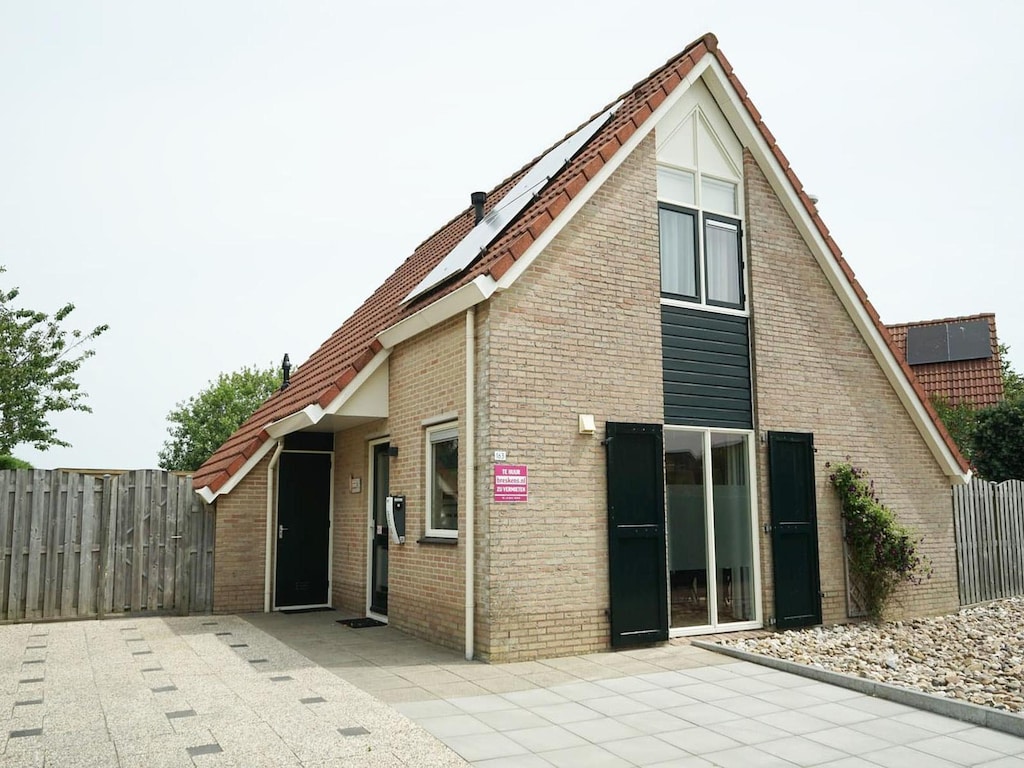 Geräumiges Ferienhaus für 6 Personen in Breskens, Zeeland, nur einen kurzen Spaziergang vom Strand entfernt.