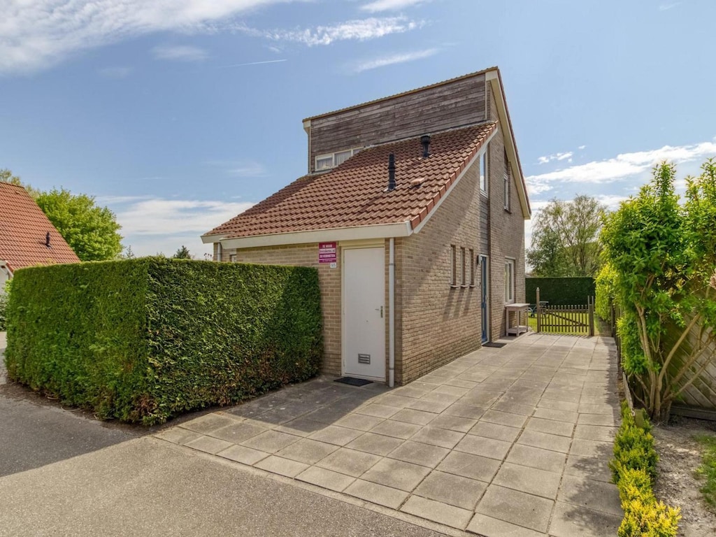 Geräumiges Ferienhaus in Breskens für 8 Personen, nahe dem Strand in Zeeland.