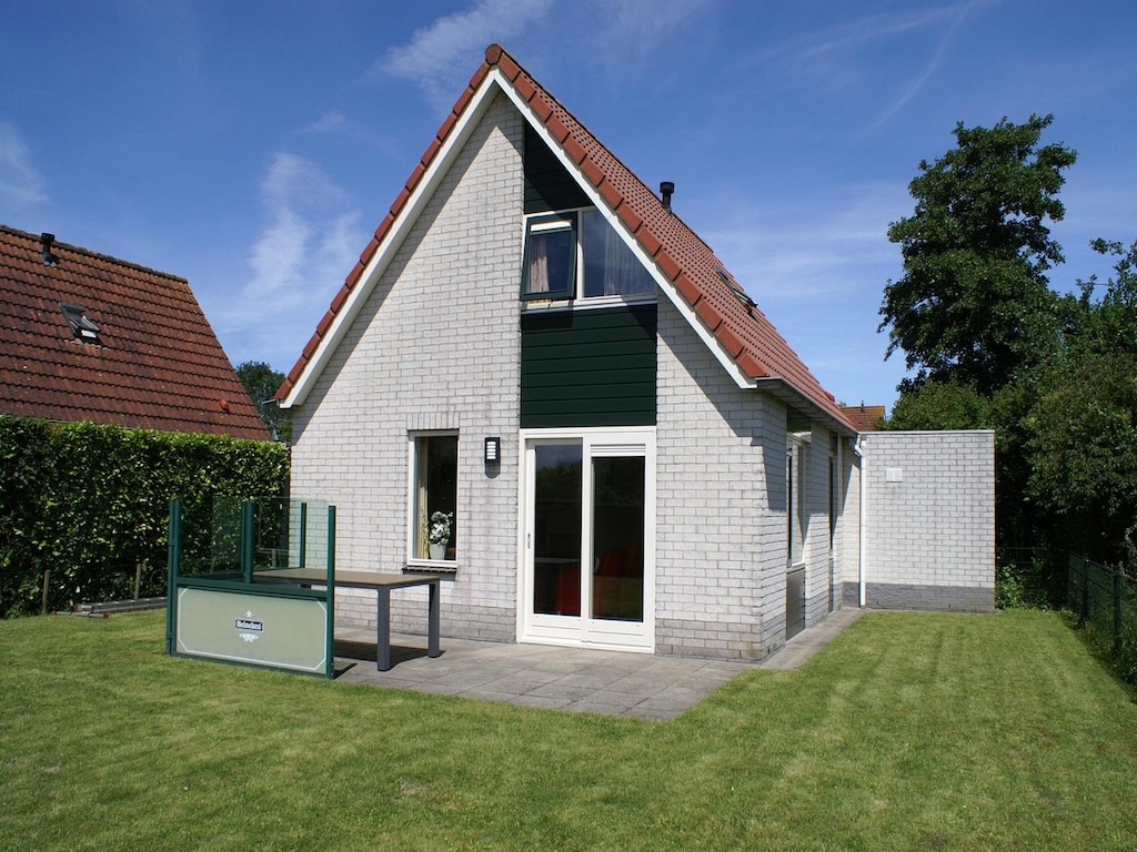 Charmantes Ferienhaus in Breskens, Zeeland, für bis zu 6 Personen, mit Garten, Terrasse und Strandnähe.