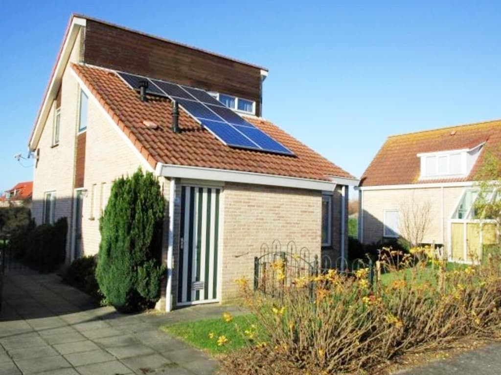 Bungalow in Breskens bij Strand en Zwembad