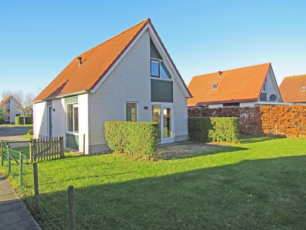 Geschmackvoll eingerichtetes Ferienhaus in Breskens, Zeeland, für 6 Personen, mit Garten, Terrasse und Strand in der Nähe.