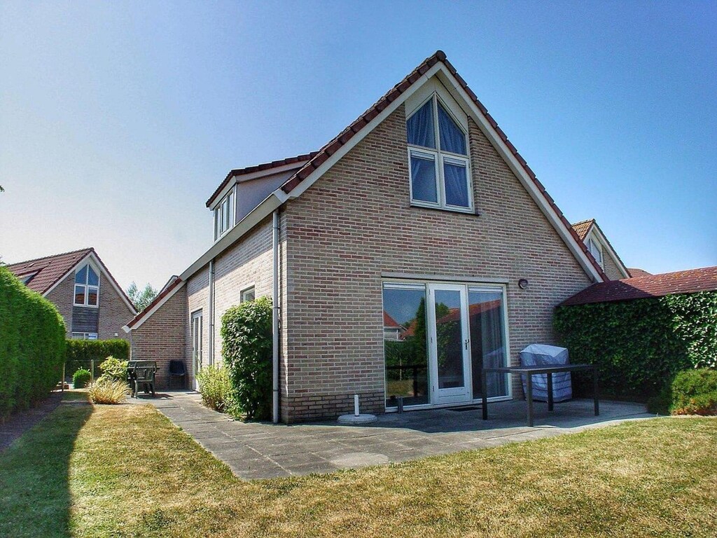 Bungalow in Breskens bij Strand en Duinen