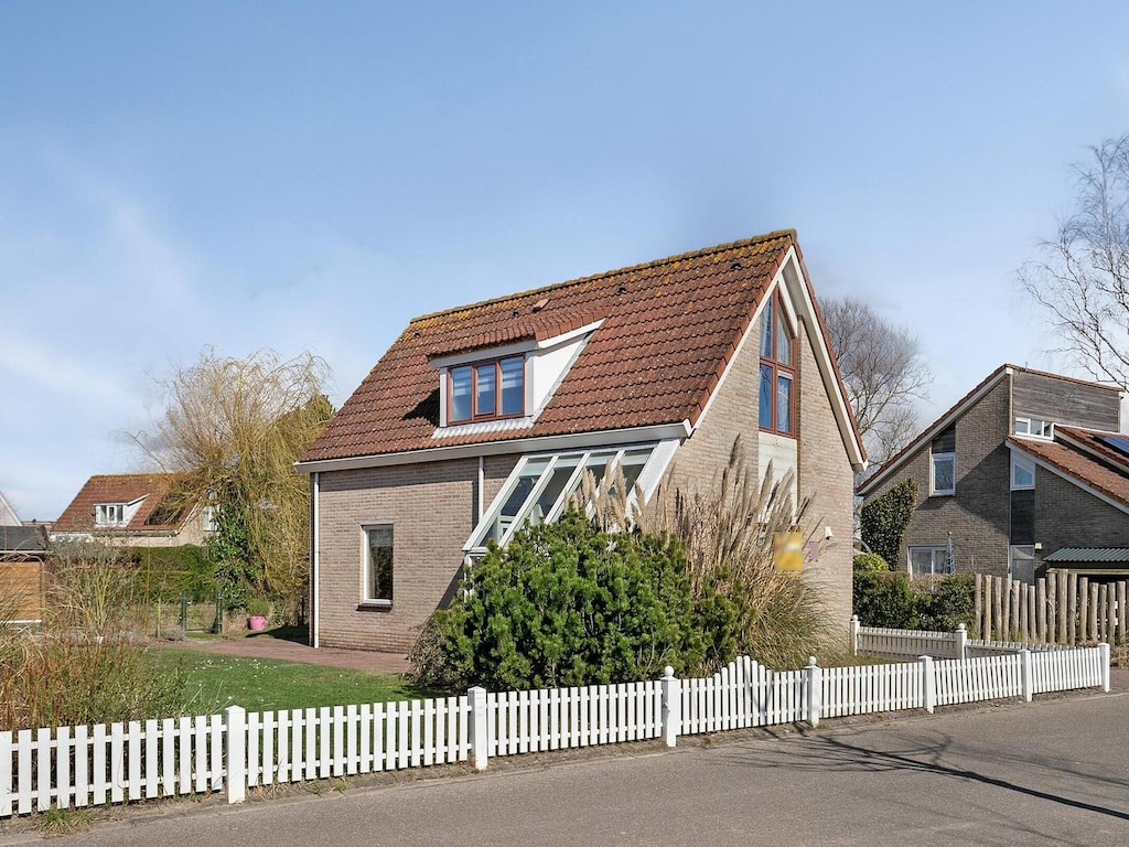 Heller Bungalow in Breskens für 6 Personen, nur einen kurzen Spaziergang vom Strand entfernt, nahe Leuchtturm und Yachthafen.
