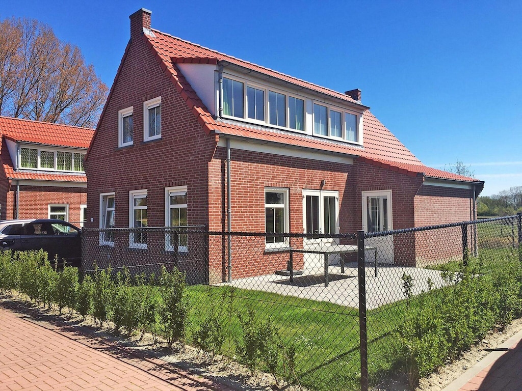 Lichtdurchflutetes, modernes Ferienhaus in Breskens für 8 Gäste, mit privatem Garten und haustierfreundlich.