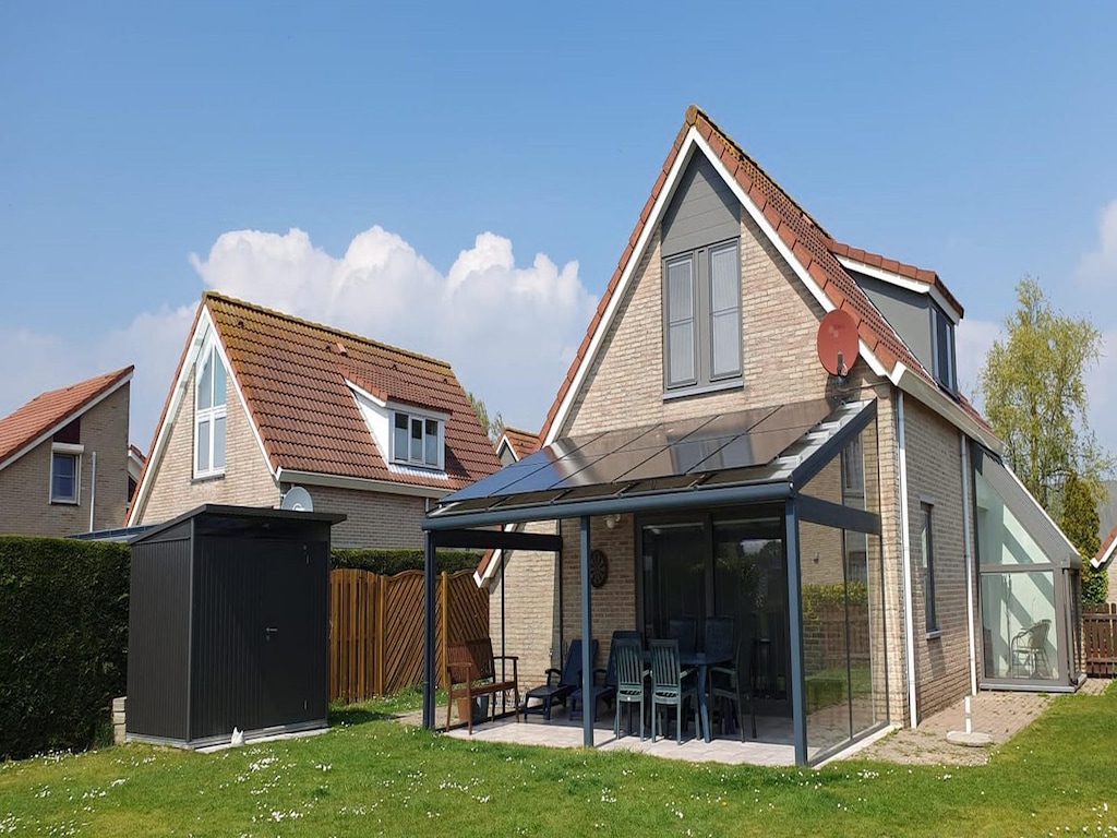 Komplett renoviertes, energieeffizientes Ferienhaus in Breskens, Zeeland, für 6 Personen mit umzäuntem Garten und Strandnähe.