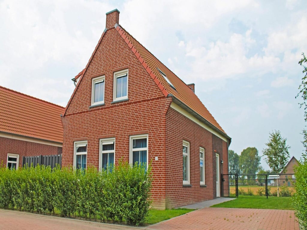 Geräumiges Ferienhaus in Breskens für 8 Personen mit Infrarotsauna, 4 Schlafzimmern und Terrasse in Zeeland.