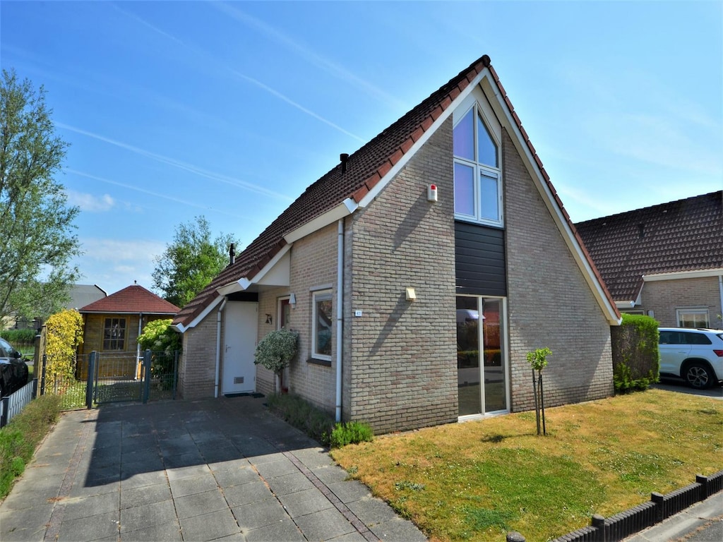 Levendige bungalow aan het water