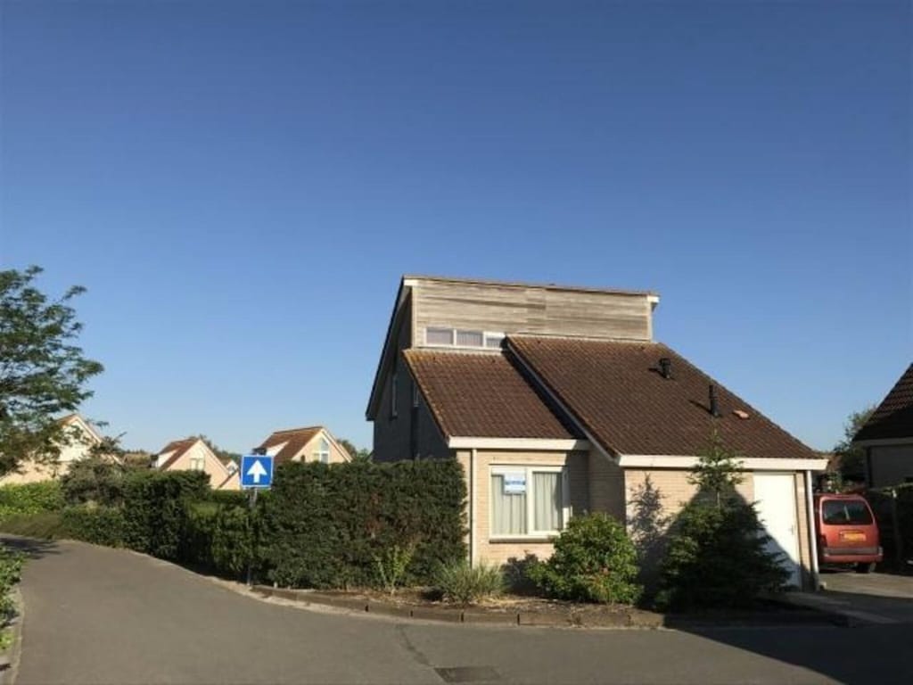 Geräumiges, haustierfreundliches Ferienhaus in Breskens mit Wasserblick, privatem Steg und Südterrasse, für bis zu 8 Personen.
