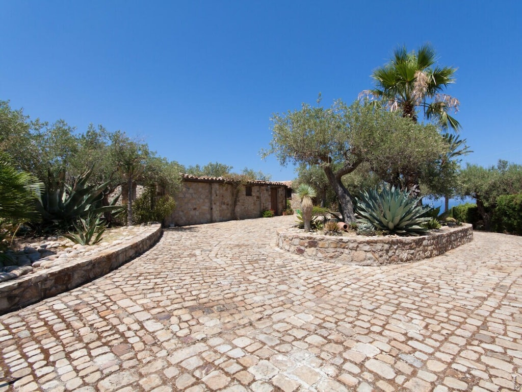 Holiday home 431020