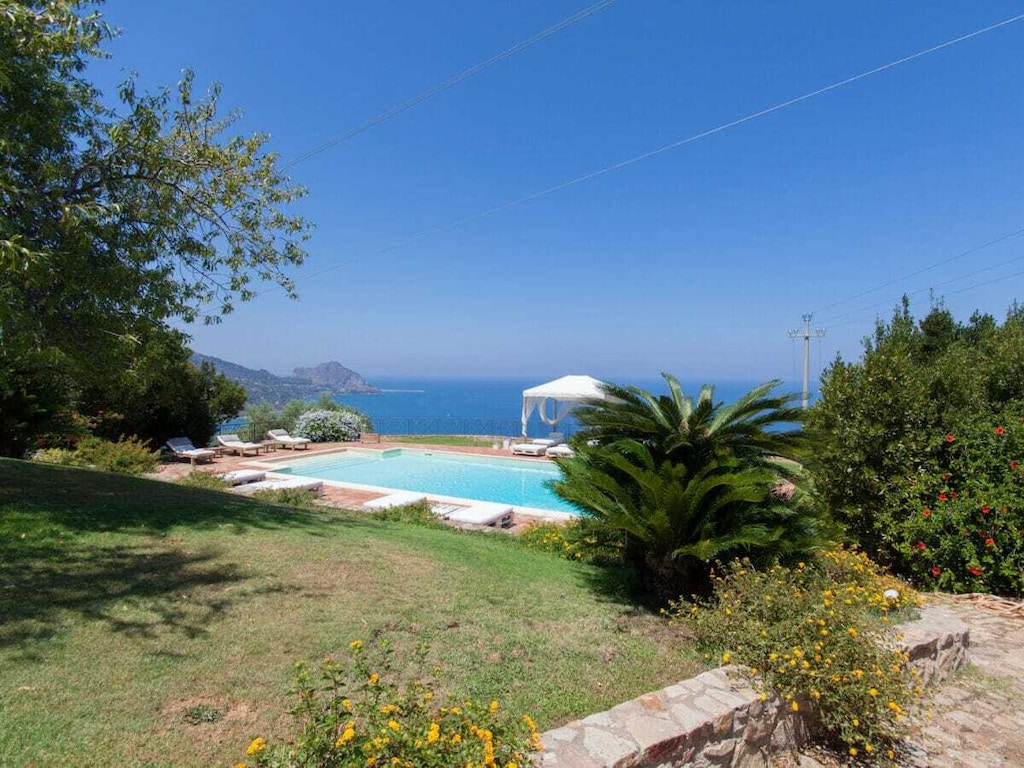 Holiday home 431020