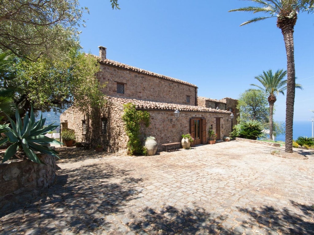 Holiday home 431020