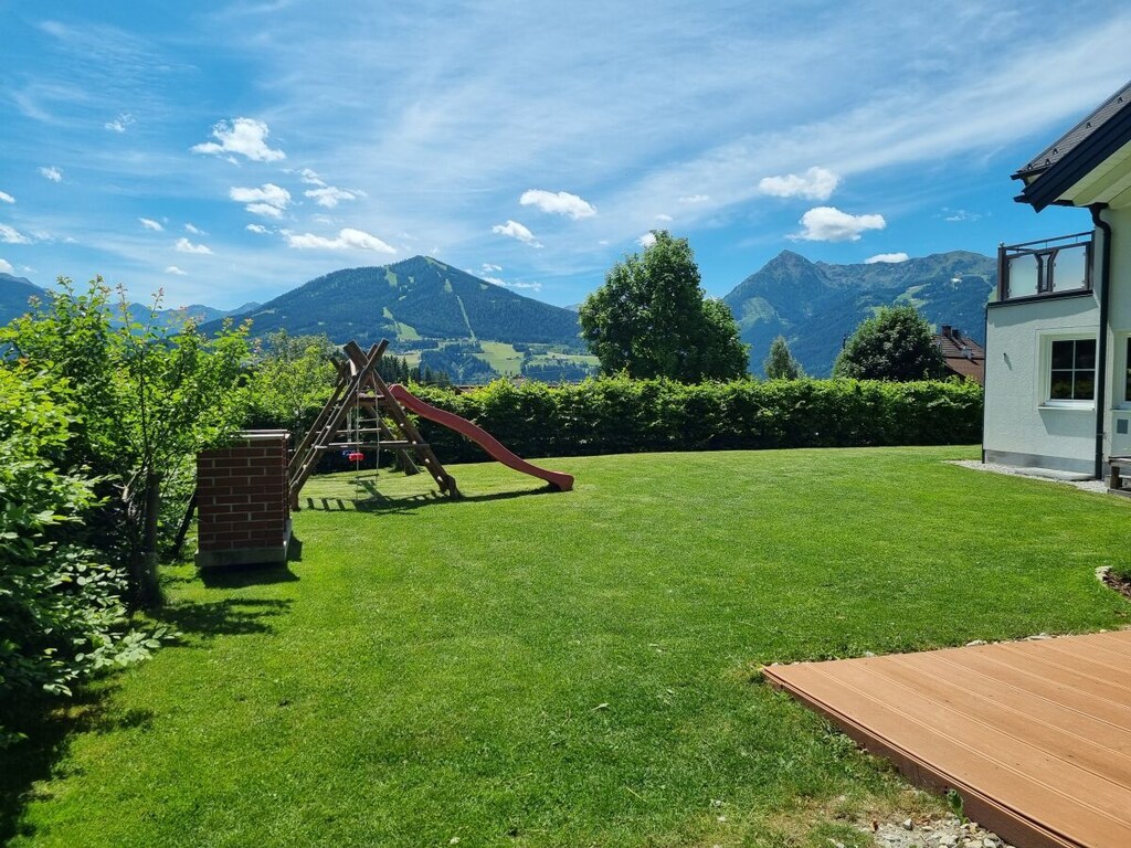   25082
