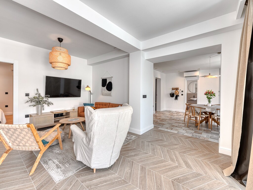 Appartement met zwembad en bubbelbad