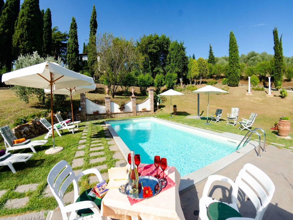 Villa in Uzzano mit Pool und Garten