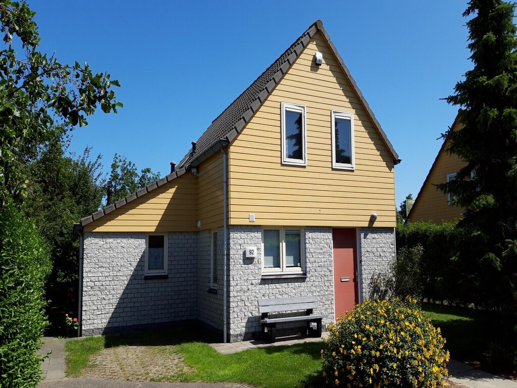 Geräumiges Ferienhaus mit Sauna in Strandnähe