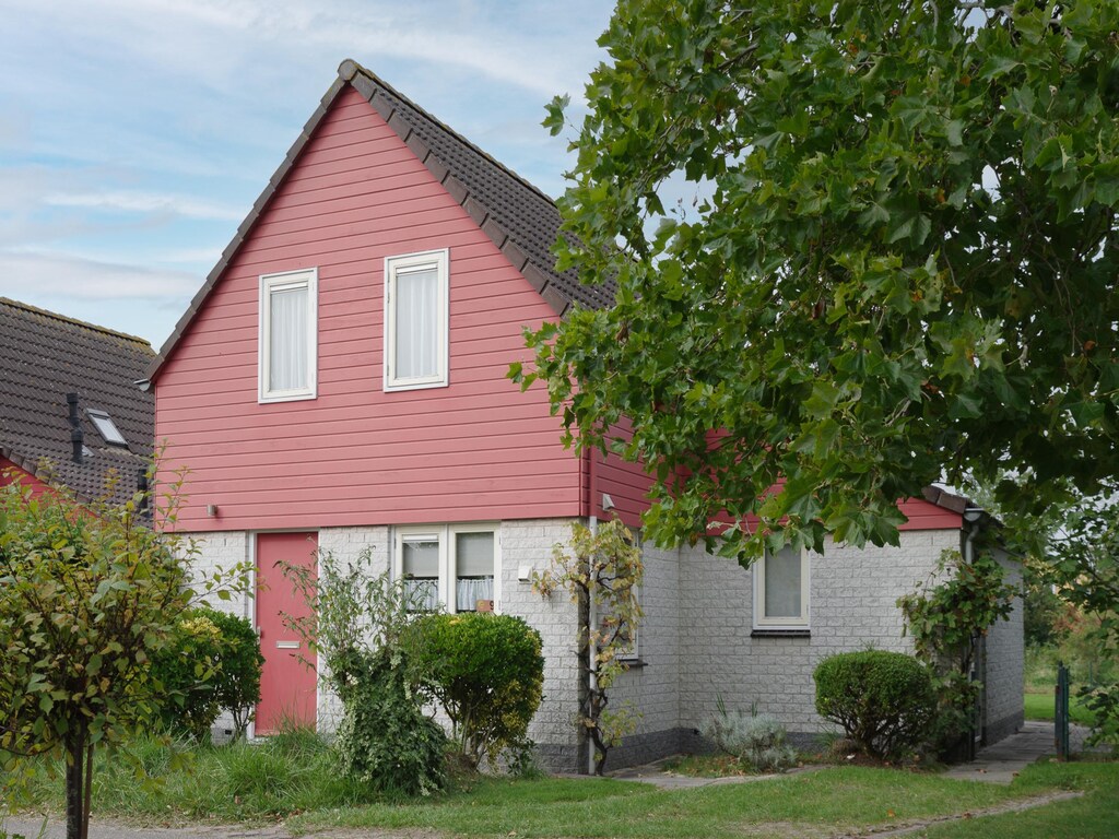 Geräumiges Ferienhaus mit Sauna in Strandnähe