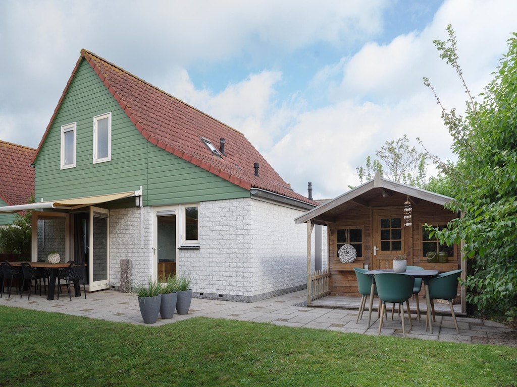 Ruim vakantiehuis met sauna nabij strand