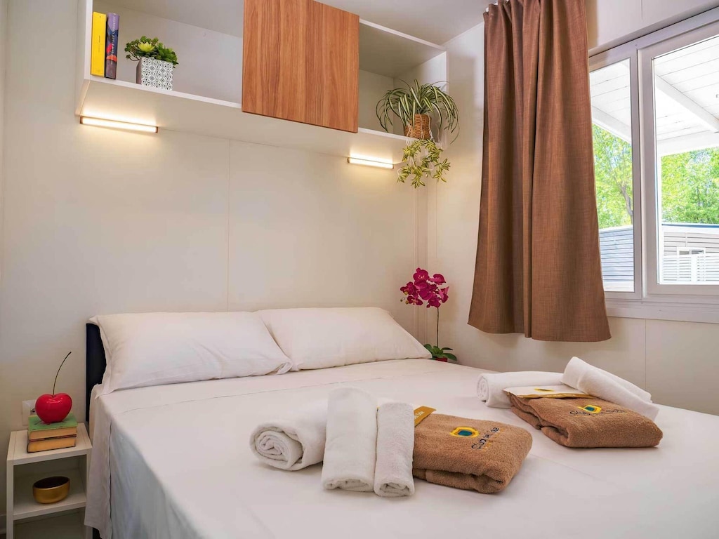 Lodge in het familiedorp Rimini vlakbij het strand