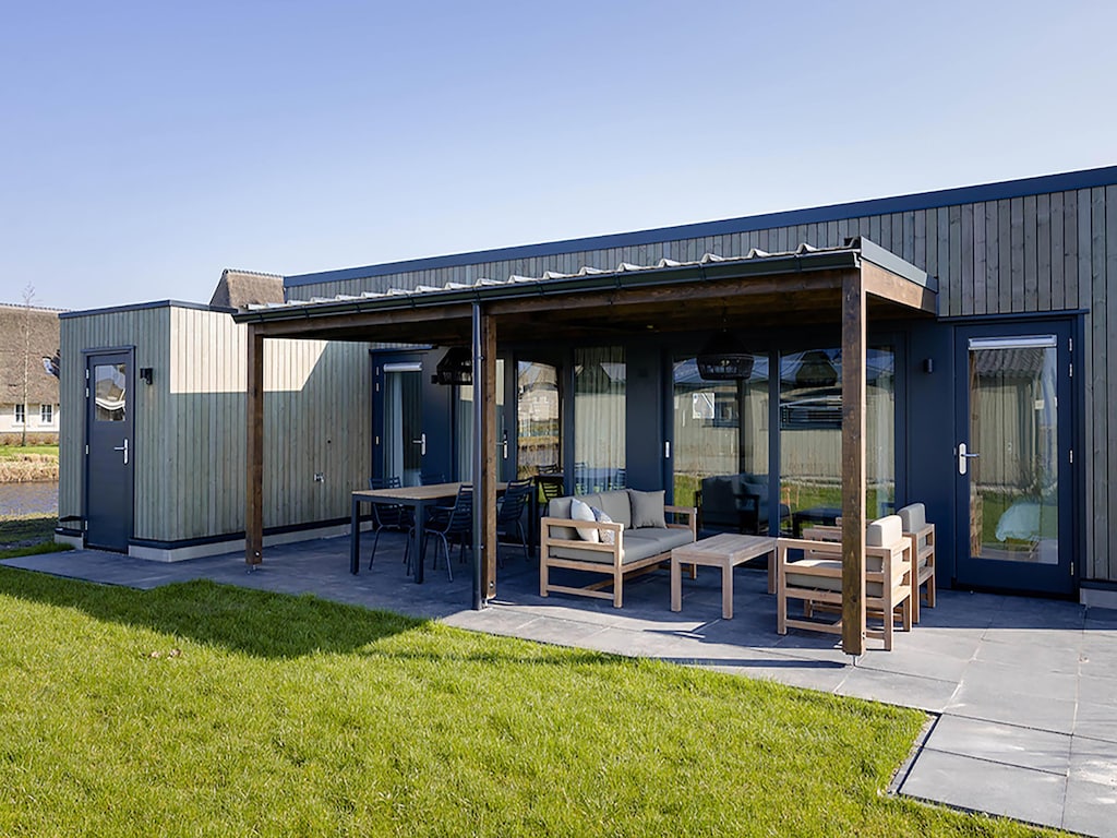 Docklodge in Friesland met eigen aanlegplaats