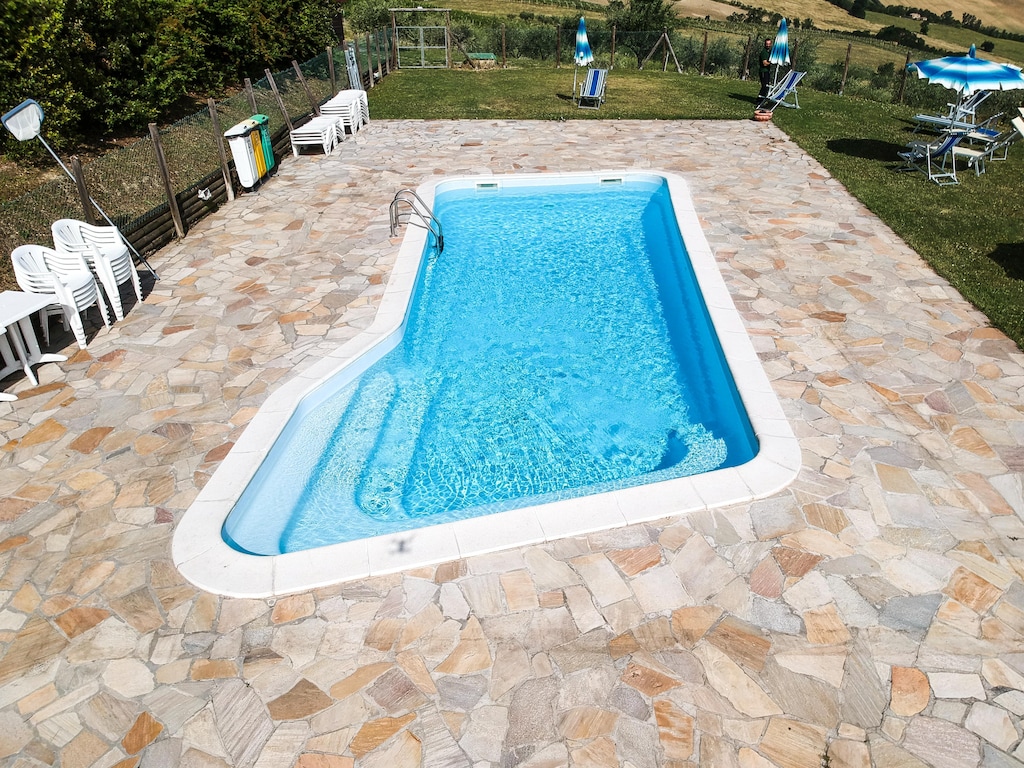 Wohnung in Marche mit Pool & Weintouren