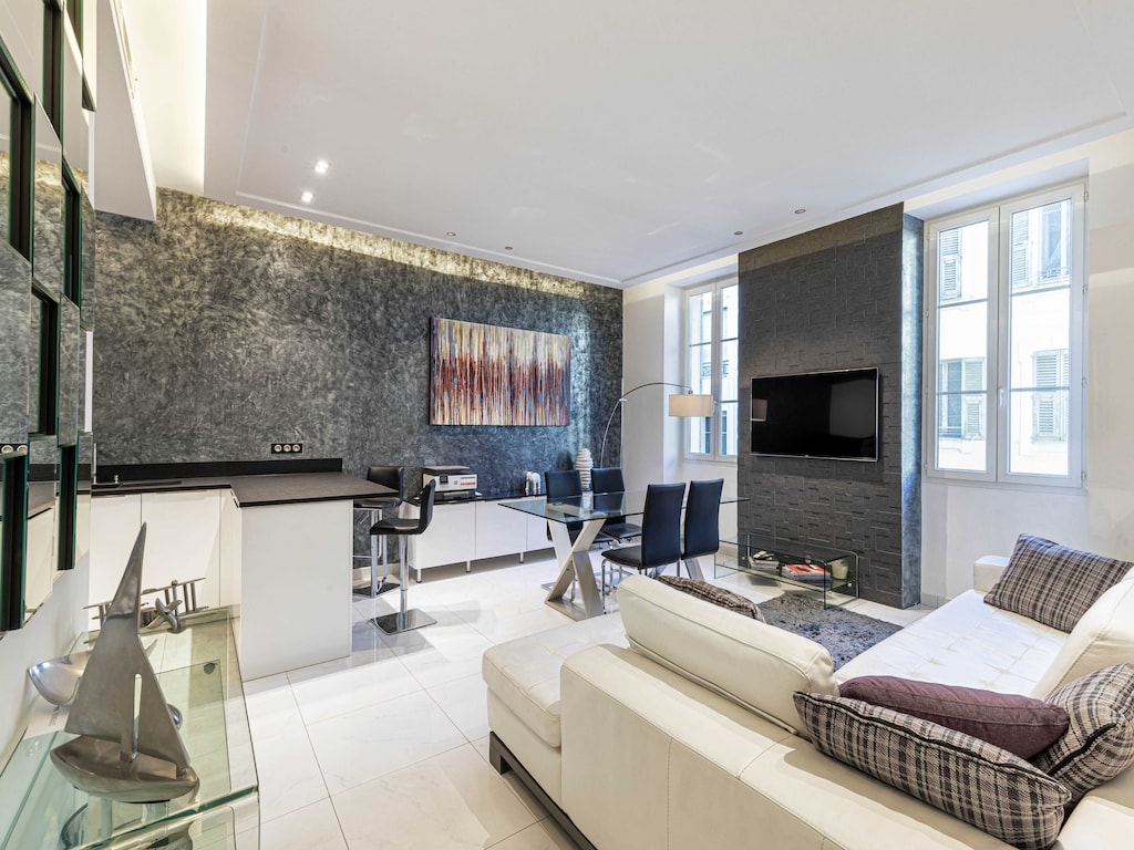 Grote gerenoveerde studio - rue Hoche - Cannes centrum