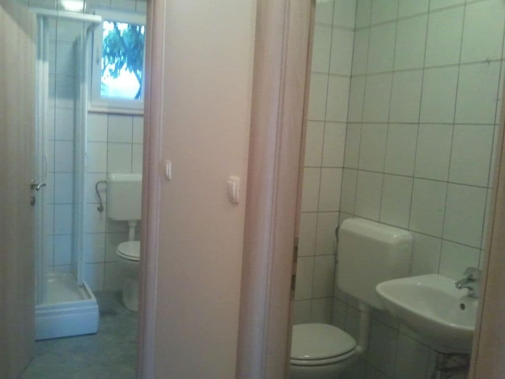   476373