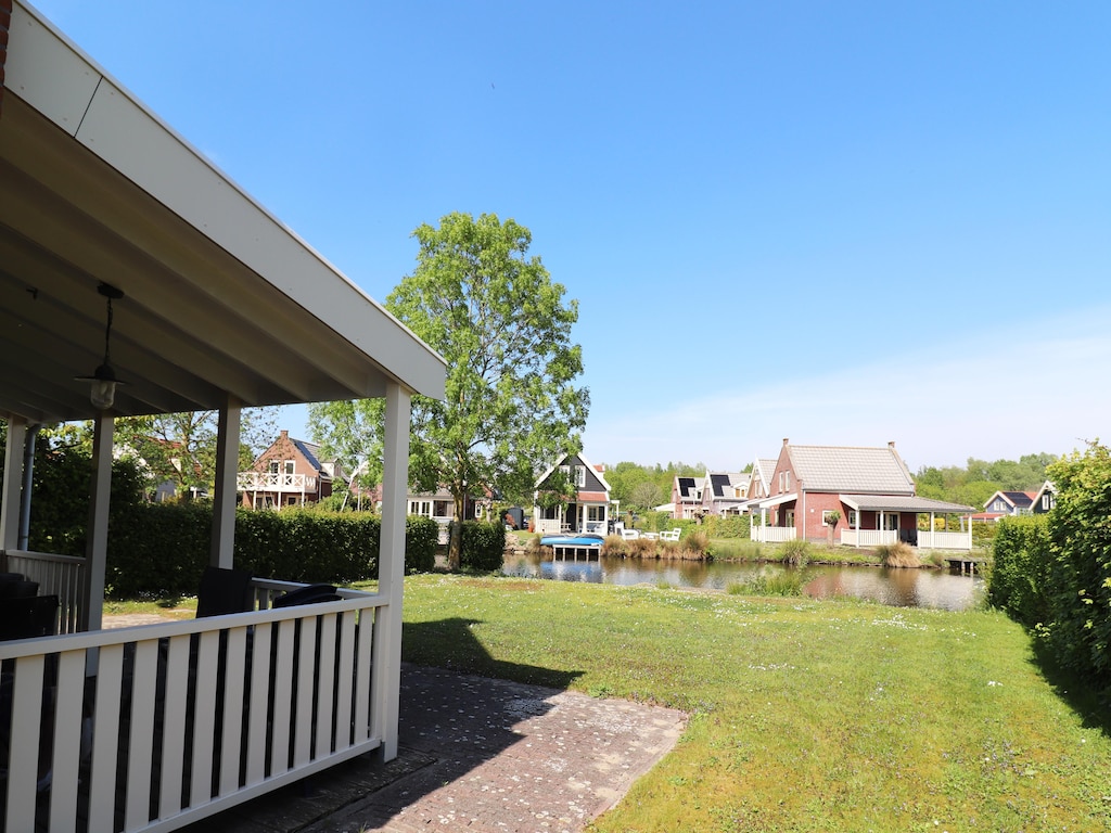 Bungalow für 6 Personen am Wasser in Simonshaven, zwischen Rotterdam und Zeeland gelegen.