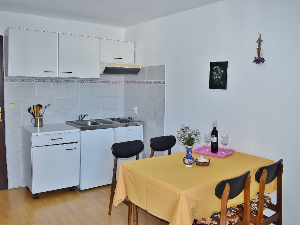 Apartments Jug - Comfort Studio Apartment with Balcony and Sea View
