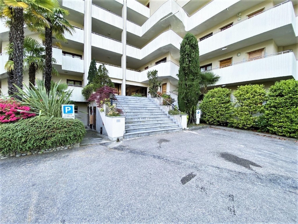 Appartement in Luino met Meerzicht Maggiore
