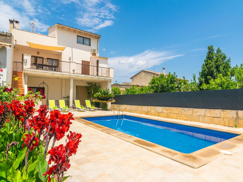 Villa in Llubí met Privézwembad en BBQ