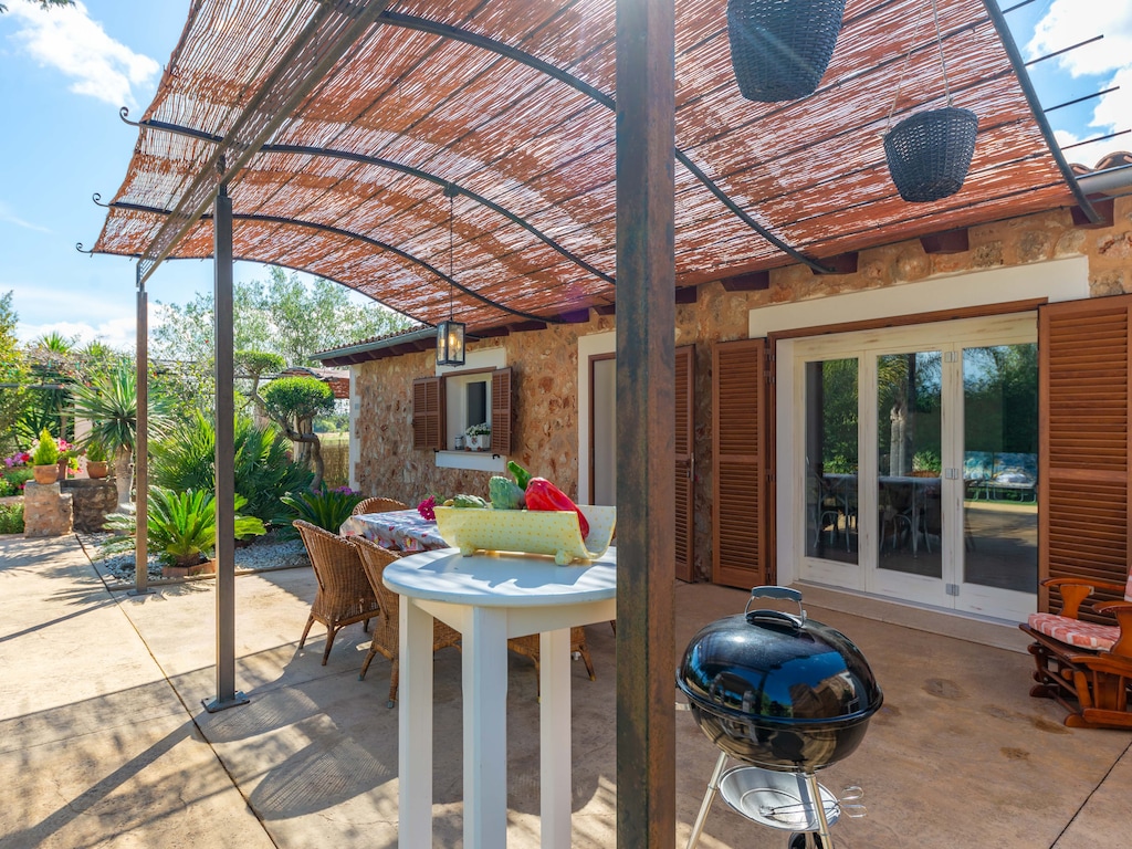 Villa in Llubí met privézwembad & tuin