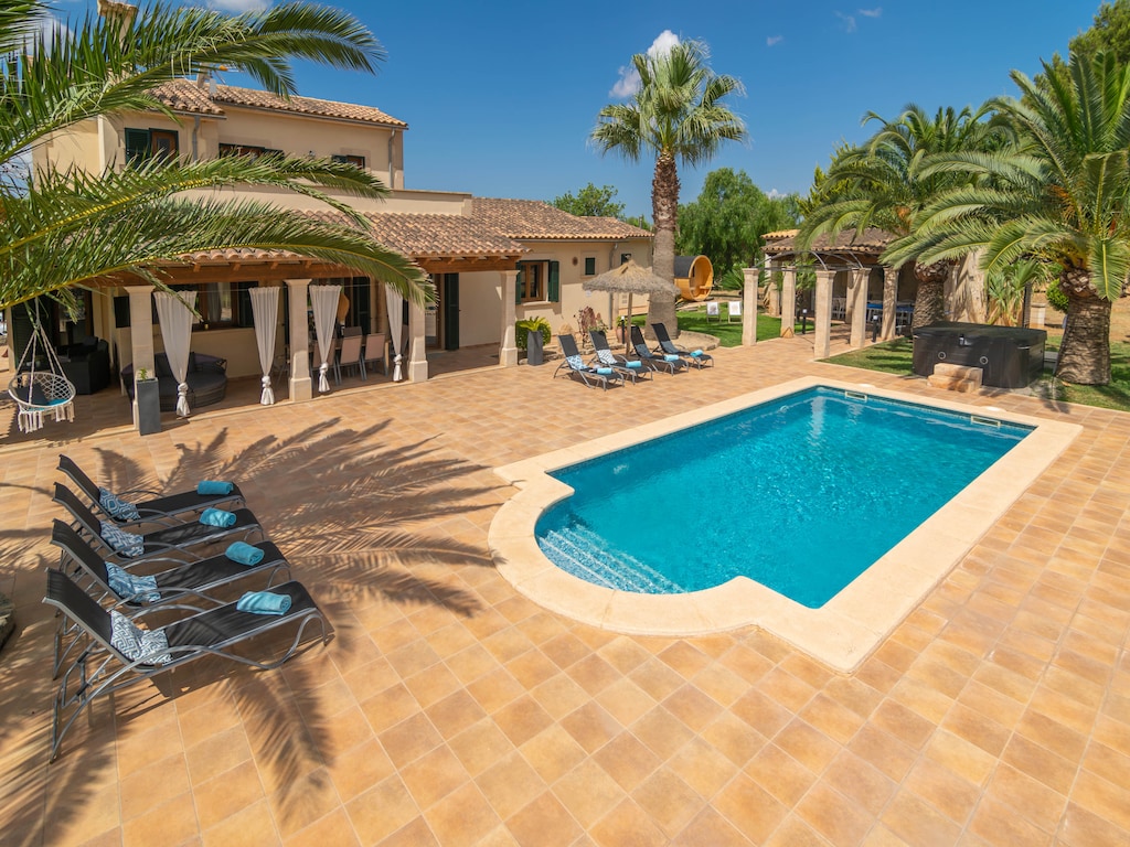 Villa in Llucmajor met Zwembad en Jacuzzi