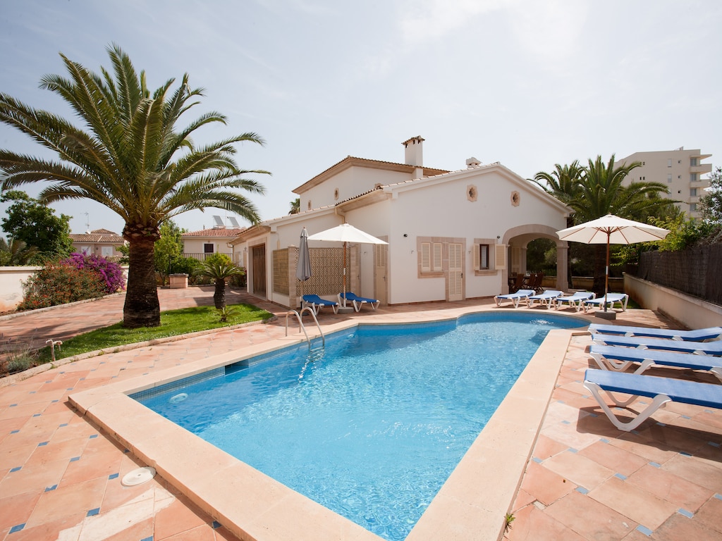 Villa in Sa Coma met zwembad bij strand