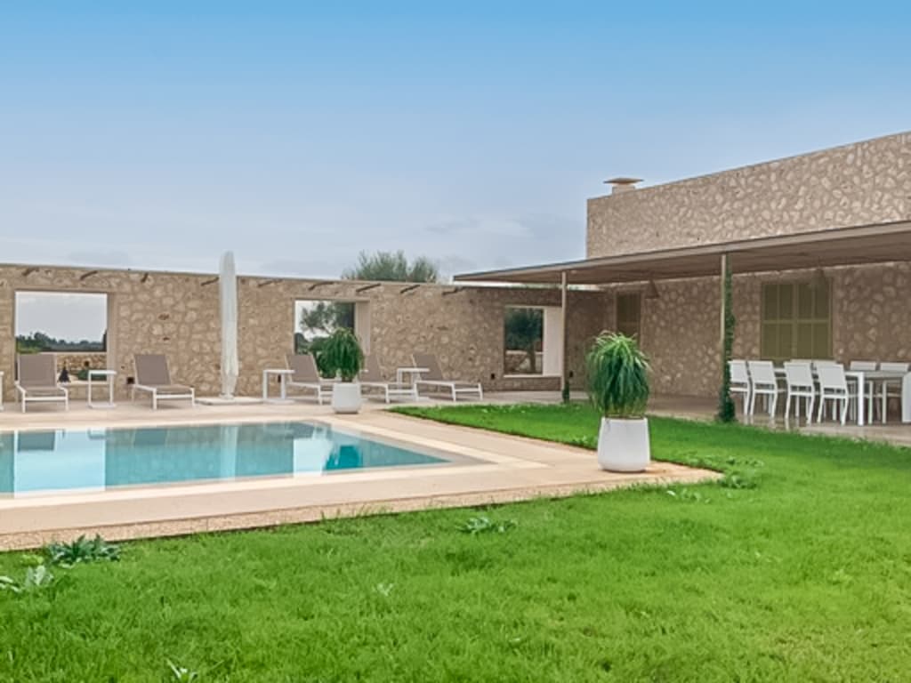 Villa in Cala Mandía met privé zoutwaterzwembad