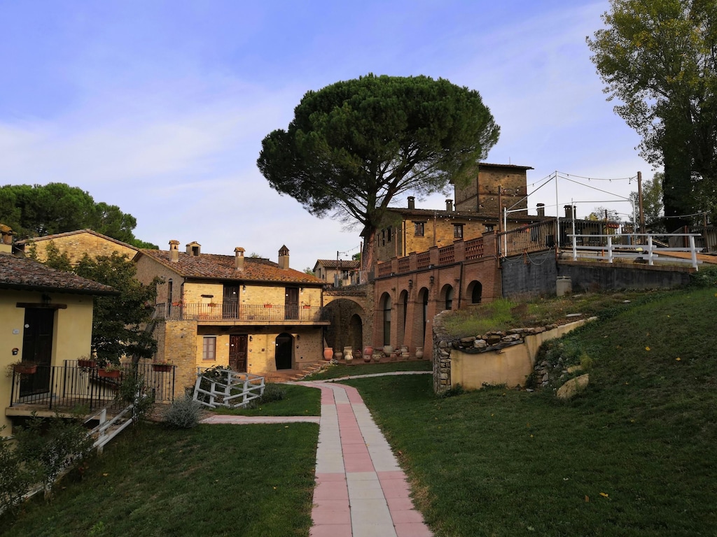 Agriturismo Borgo Pulciano in Montone
