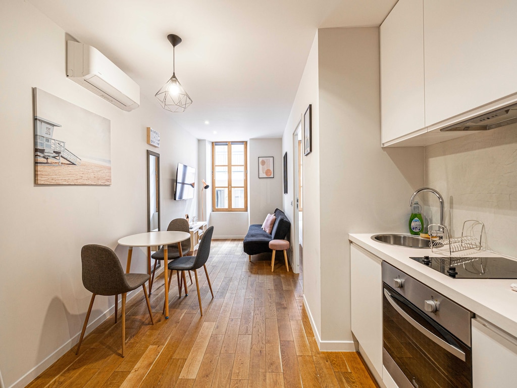 Prachtig gerenoveerd 2 kamer appartement - 1BR/3p