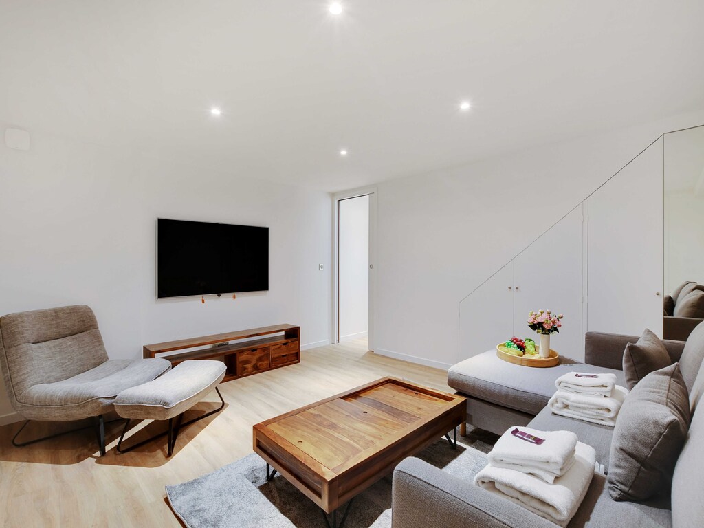 Gerהumiges Apartment mit 2 Zimmern