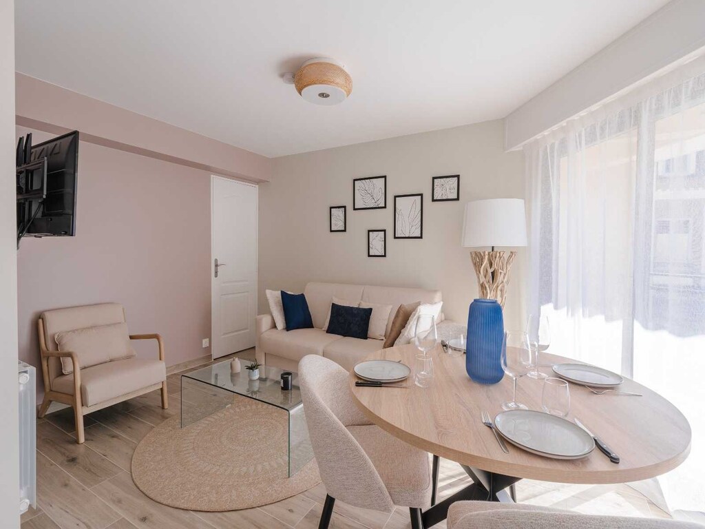 Luxe appartement met parkeerplaats Place Morny