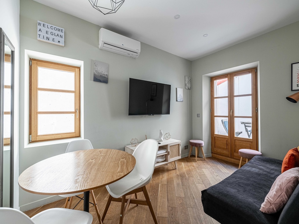 Prachtig gerenoveerd 2 kamer appartement - Terras - 1BR/4p
