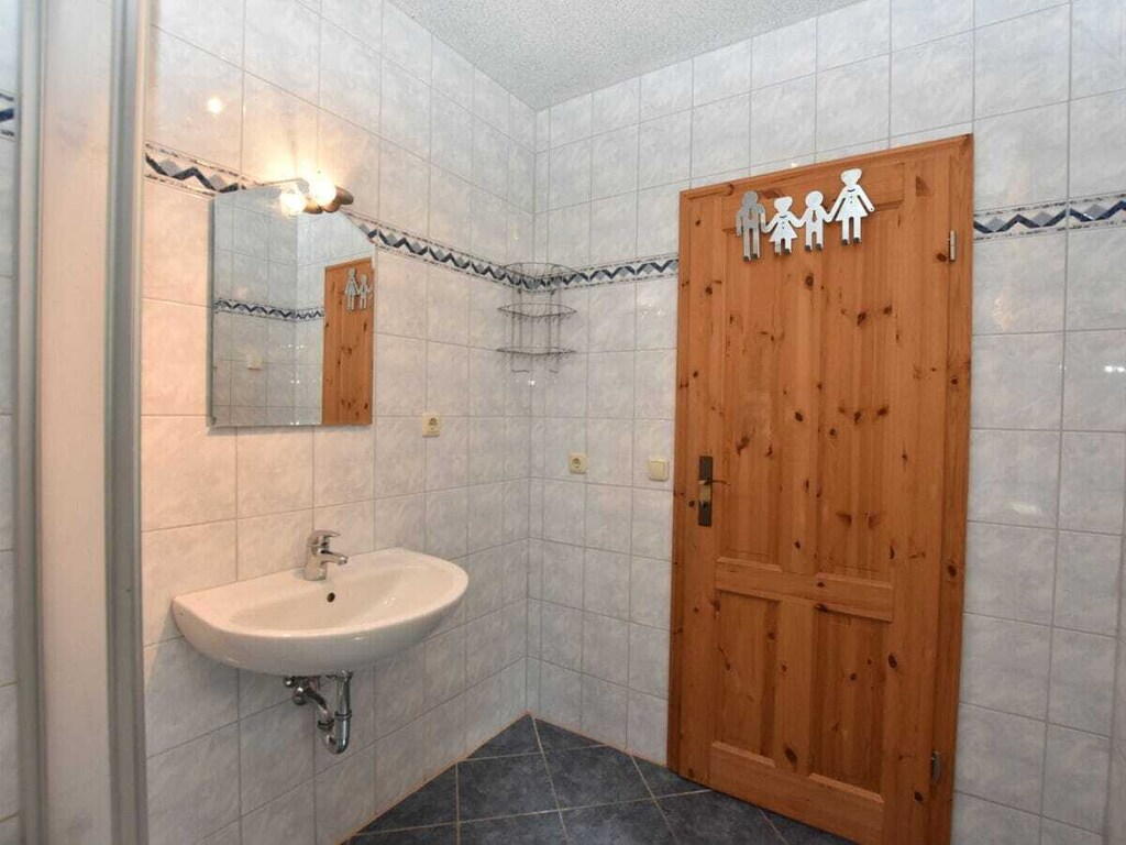   258870