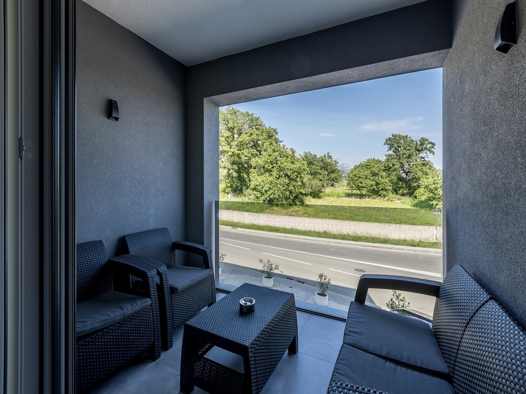 Scenic Kastel Luksic Apartments - Classic One Bedroom Apartment