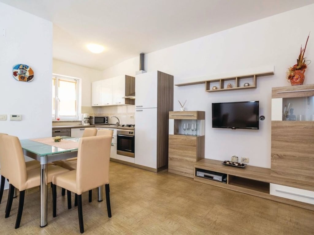 Cozy One Bedroom Apartment with Terrace