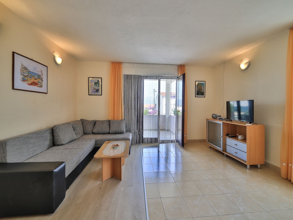 Cozy Beachfront Holiday Home Slatine - Five Bedroom Holiday Home