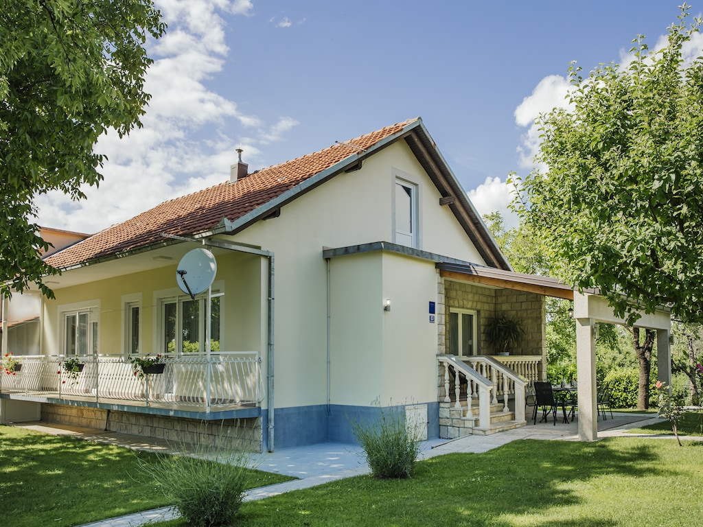 Villa in Kroatië bij Blauwe & Rode Meren