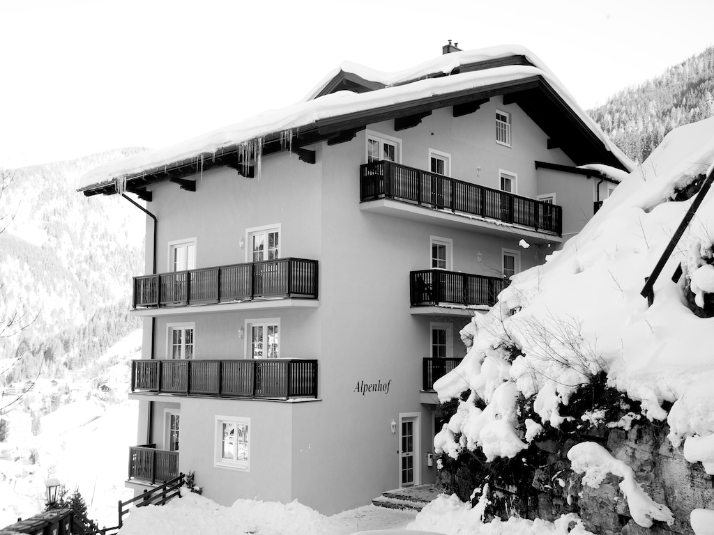 Großzügige Wohnung mit Balkon