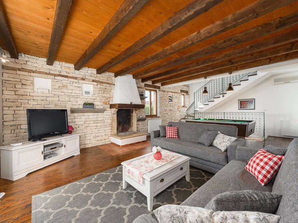 Villa in Sveti Lovrec bij Skigebied