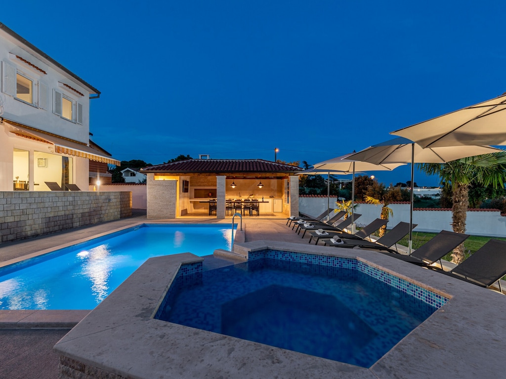 Esthetische villa met privézwembad